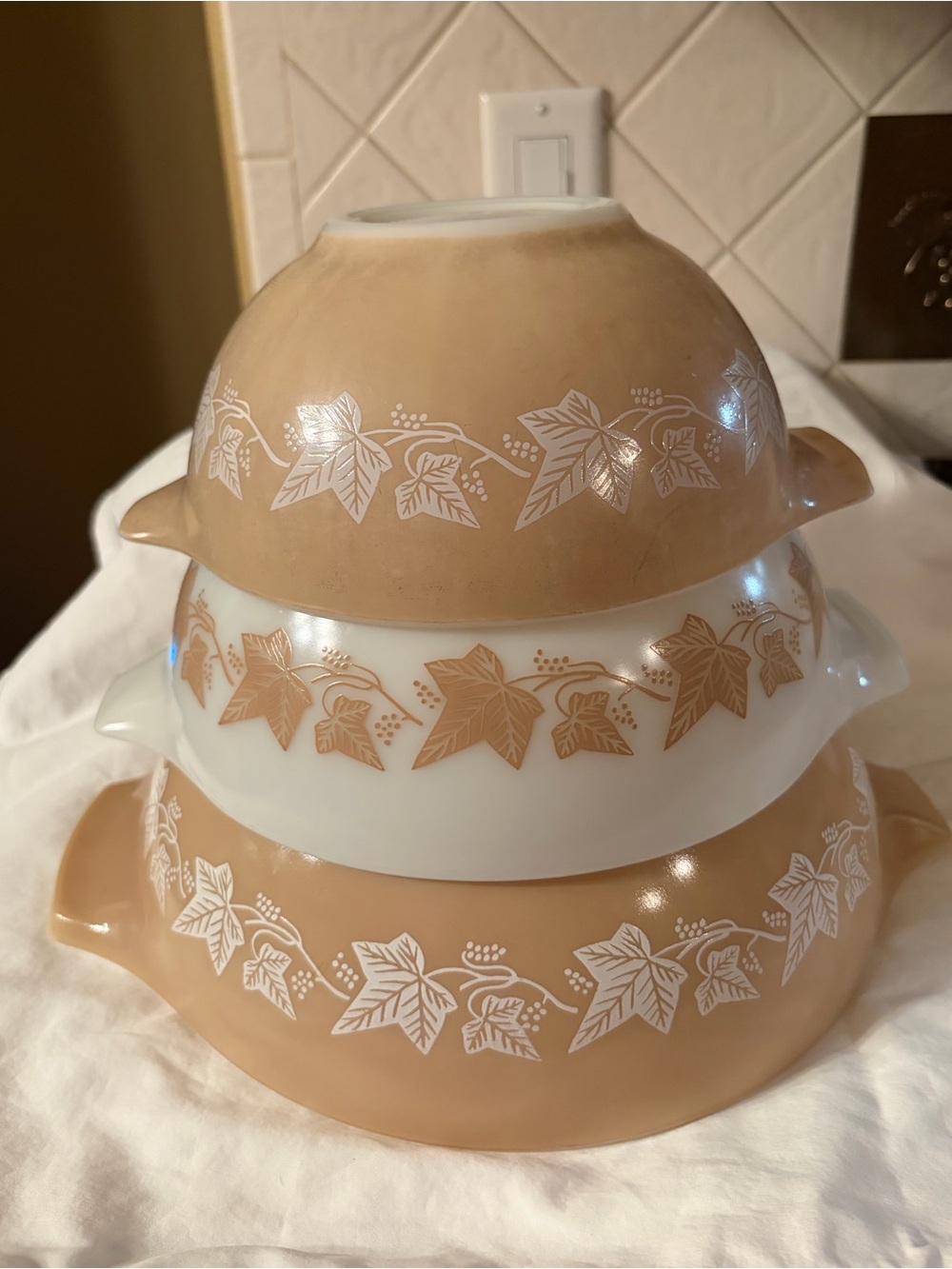 Set of 3 vintage Pyrex Sandalwood Ivy Cinderella mixing bowls